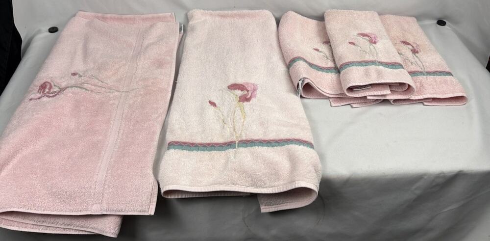 Set Of 5 Pink Martex Towels Large Bath Towel Hand Towel And 3 Washcloths
